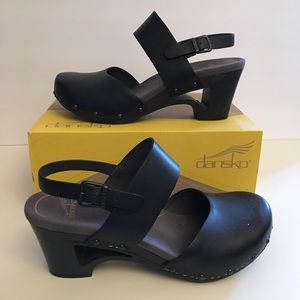 NEW Dansko Thea black leather clog